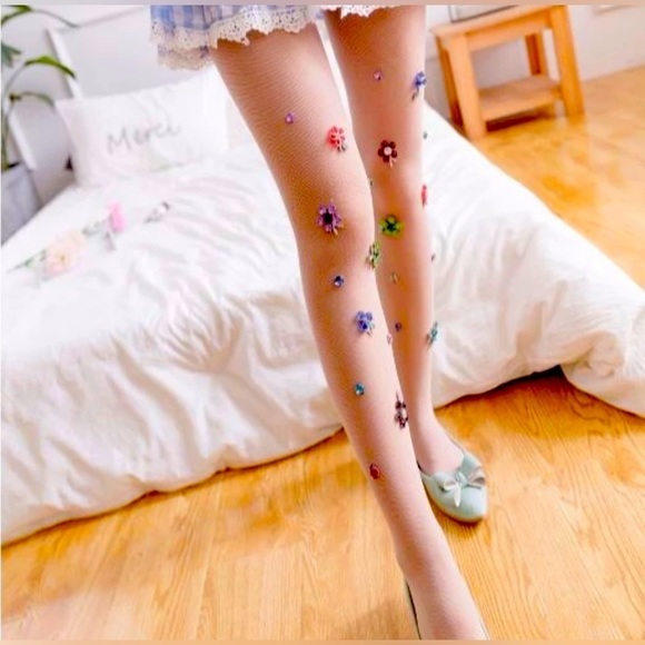 TIGHTS WITH COLORFUL RHINESTONE BROOCH EMBELLISHMENTS - Picture 6 of 9